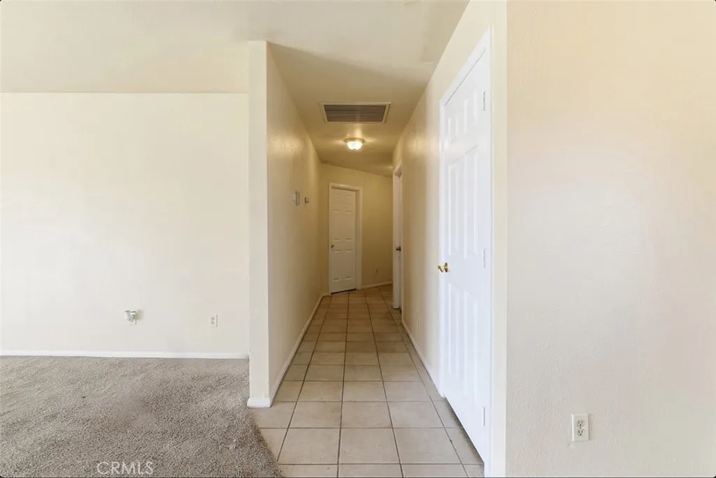 6895 Coyote Rd, Phelan, California 92371 home-pic-8