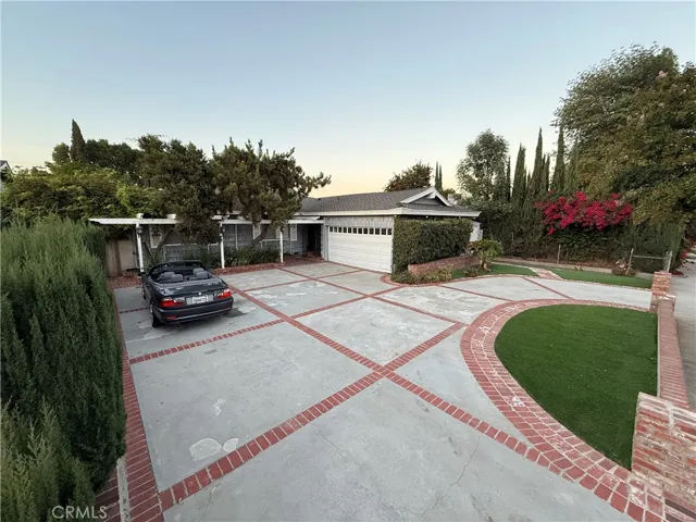 View of front yard & home