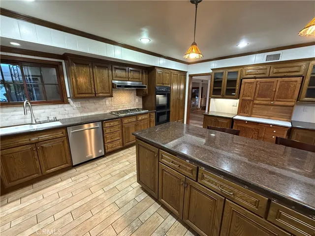 15905 Parthenia Street, North Hills, California 91343