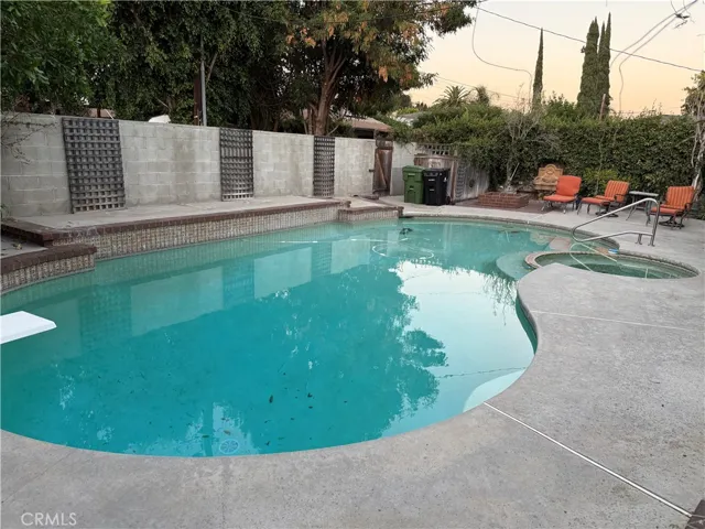 Block wall with trellis for privacy