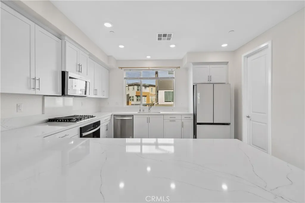 27579 Sanctuary Ct., Valencia, California 91381 home-pic-4