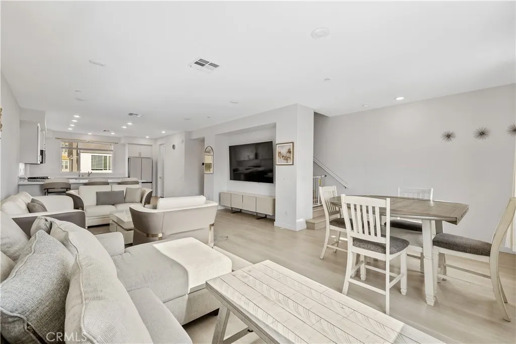 27579 Sanctuary Ct., Valencia, California 91381 home-pic-1