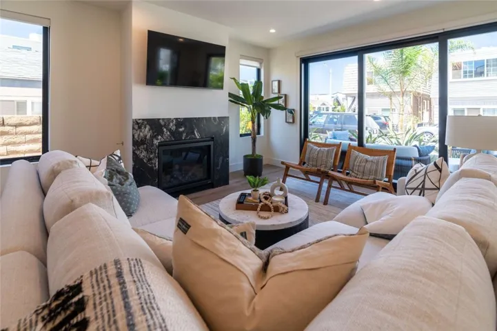 315 E Bay Avenue, Newport Beach, California 92661