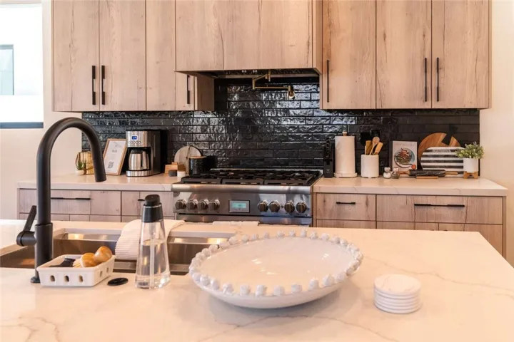 315 E Bay Avenue, Newport Beach, California 92661
