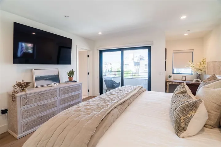 315 E Bay Avenue, Newport Beach, California 92661