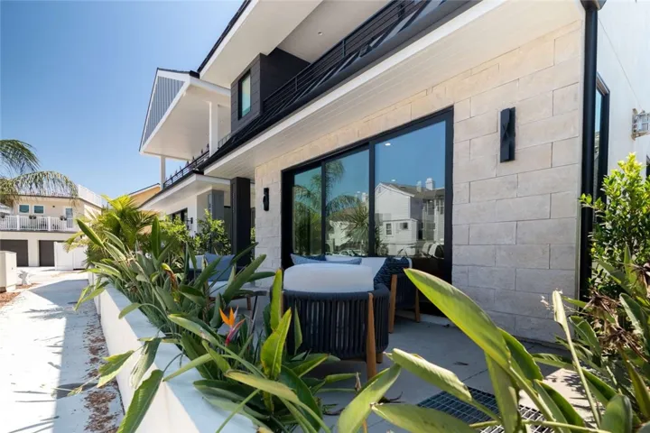 315 E Bay Avenue, Newport Beach, California 92661