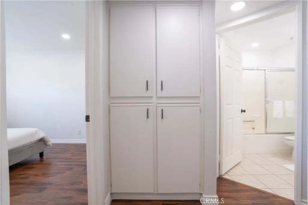 13801 Oxnard St 202, Van Nuys, California 91401 home-pic-13