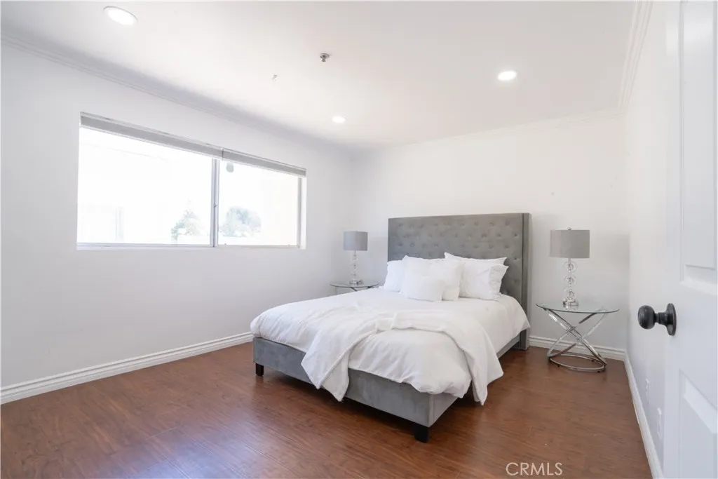 13801 Oxnard St 202, Van Nuys, California 91401 home-pic-20