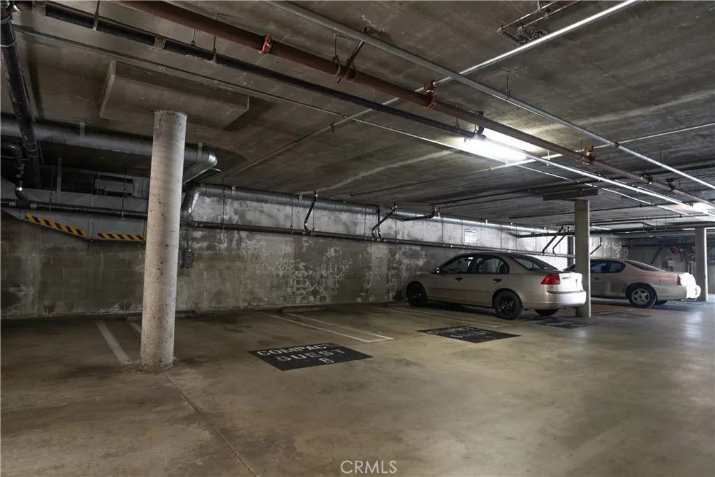 13801 Oxnard St 202, Van Nuys, California 91401 home-pic-28
