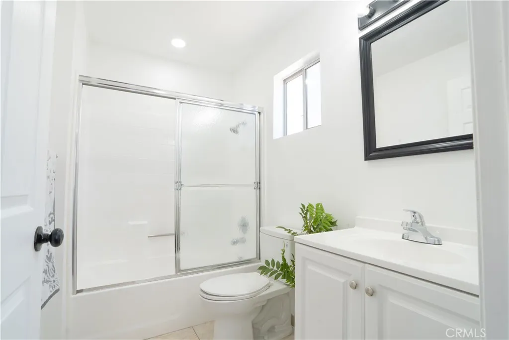 13801 Oxnard St 202, Van Nuys, California 91401 home-pic-21