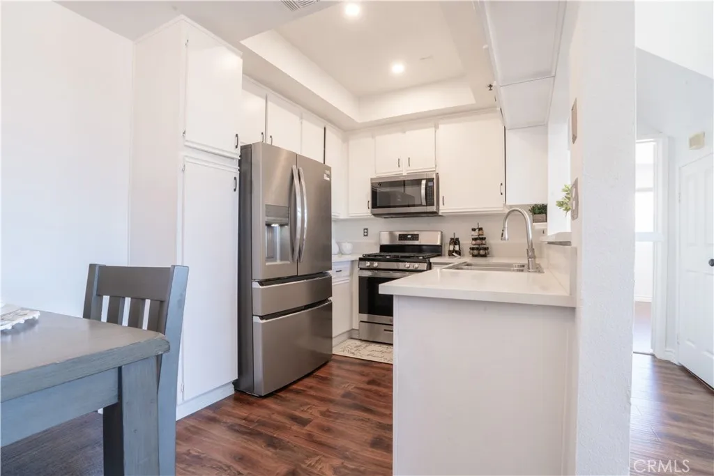 13801 Oxnard St 202, Van Nuys, California 91401 home-pic-4