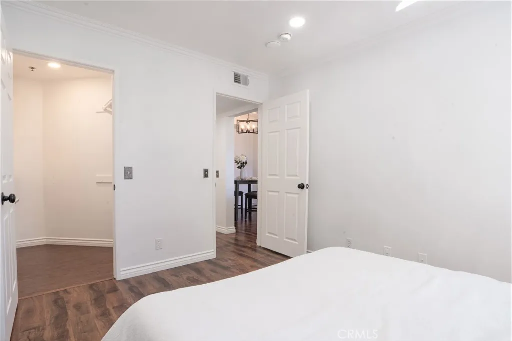 13801 Oxnard St 202, Van Nuys, California 91401 home-pic-17