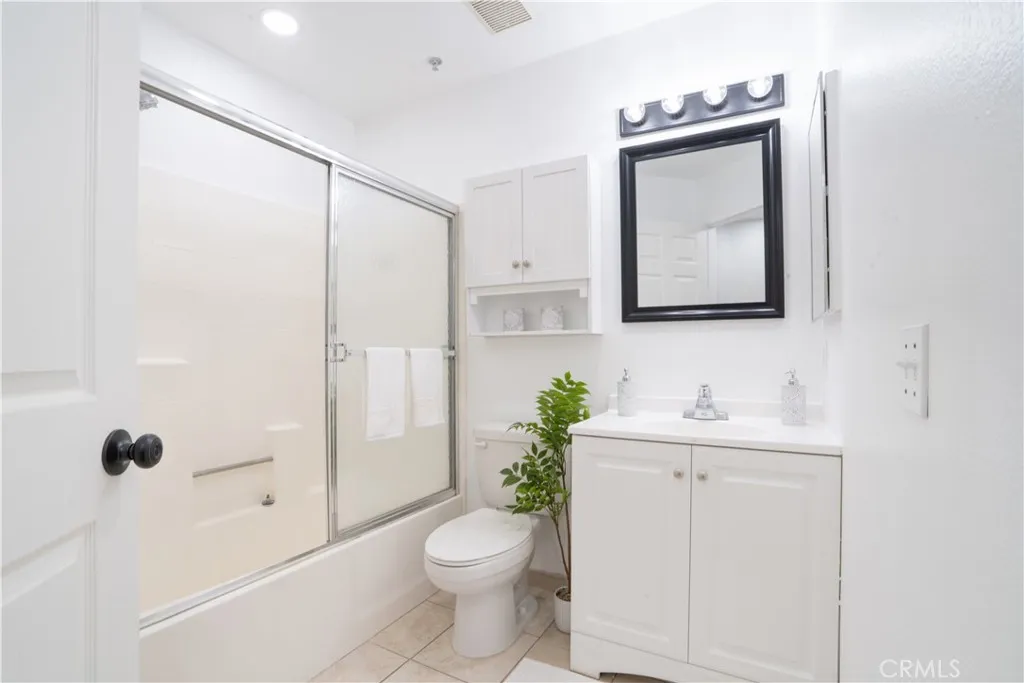 13801 Oxnard St 202, Van Nuys, California 91401 home-pic-11