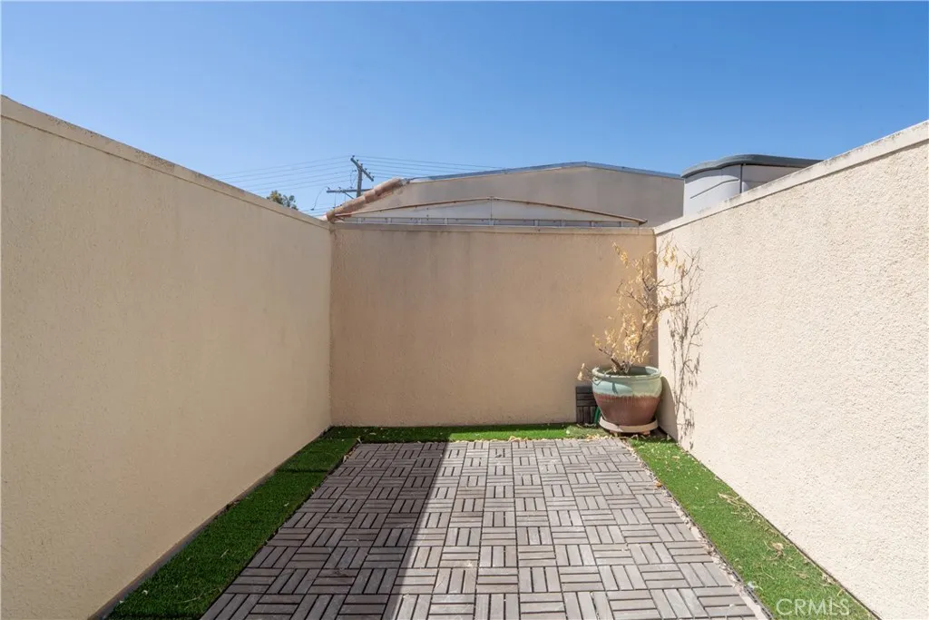 13801 Oxnard St 202, Van Nuys, California 91401 home-pic-24