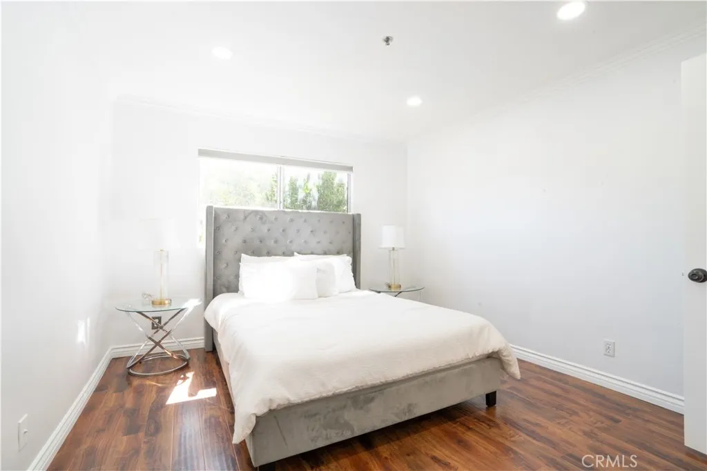 13801 Oxnard St 202, Van Nuys, California 91401 home-pic-14