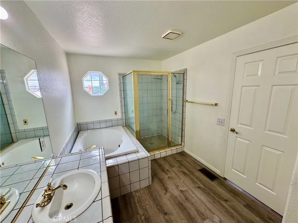 18286 Lakeview Drive, Victorville, California 92395 home-pic-11