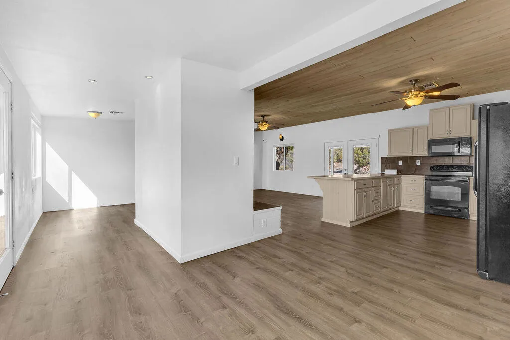 48819 Bird Of Paradise, Morongo Valley, California 92256 home-pic-8