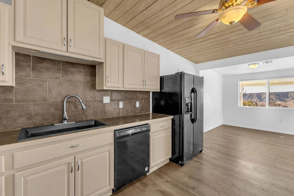 48819 Bird Of Paradise, Morongo Valley, California 92256 home-pic-25