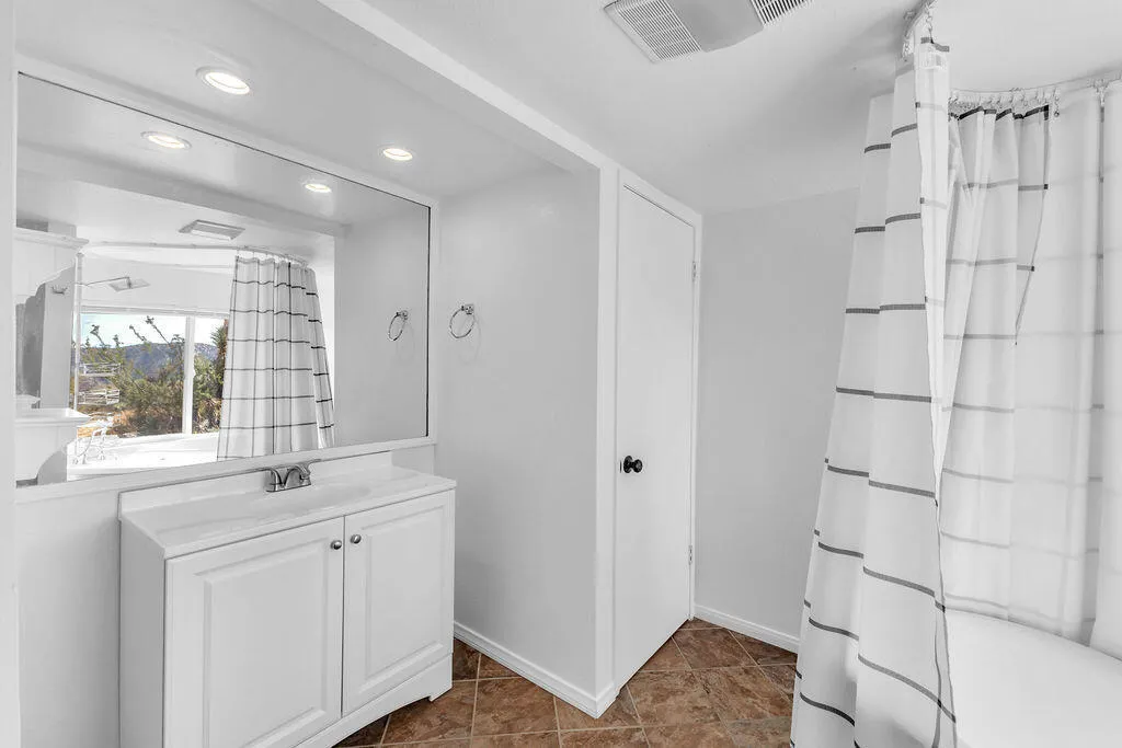 48819 Bird Of Paradise, Morongo Valley, California 92256 home-pic-34