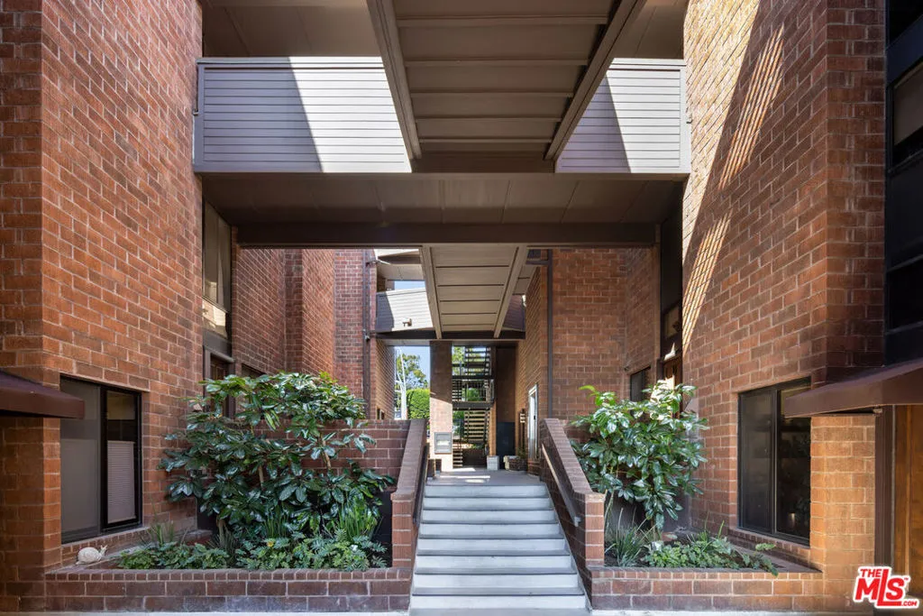 1033 Carol Drive Ph3, West Hollywood, California 90069 home-pic-3