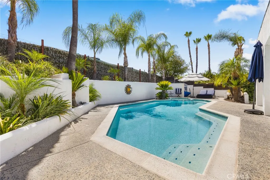 22335 Loch Lomond Drive, Canyon Lake, California 92587 home-pic-37