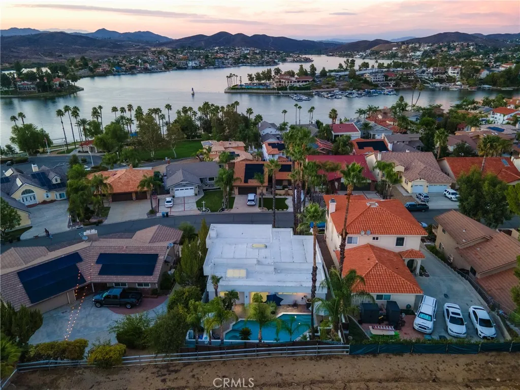 22335 Loch Lomond Drive, Canyon Lake, California 92587 home-pic-2
