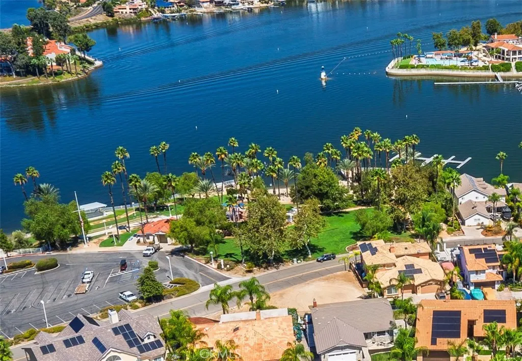 22335 Loch Lomond Drive, Canyon Lake, California 92587 home-pic-42