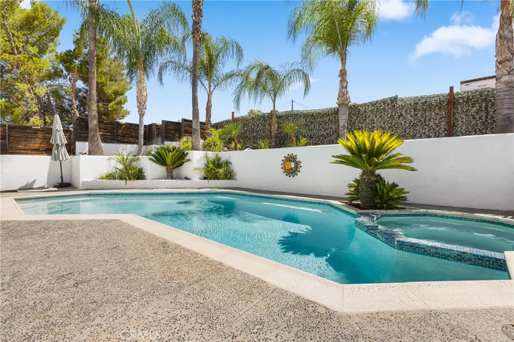 22335 Loch Lomond Drive, Canyon Lake, California 92587 home-pic-38