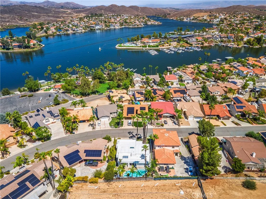 22335 Loch Lomond Drive, Canyon Lake, California 92587 home-pic-41
