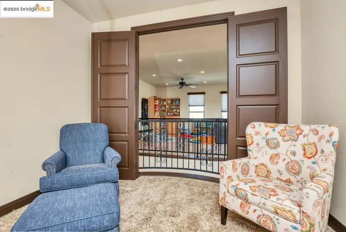 FEATURING A JULIET BALCONY