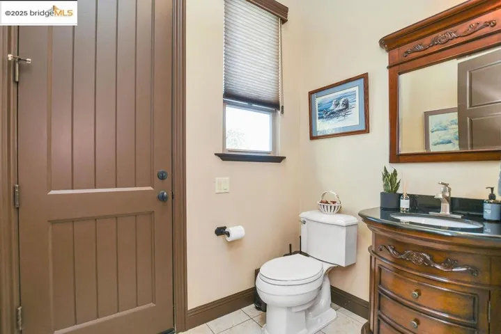 ADDITIONAL ACCESS TO THE BACKYARD FOR POOL AND BATHROOM CONVENIENCE