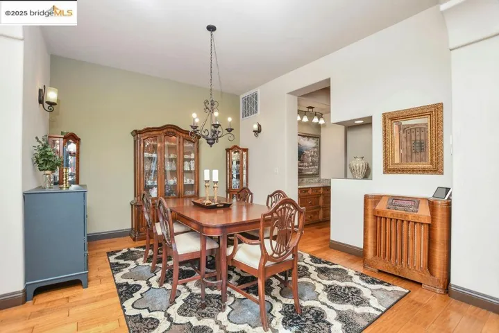 FORMAL DINING