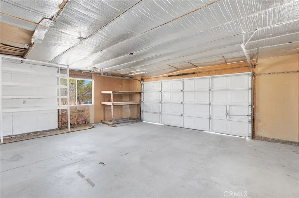 18135 Valencia Street, Hesperia, California 92345 home-pic-18