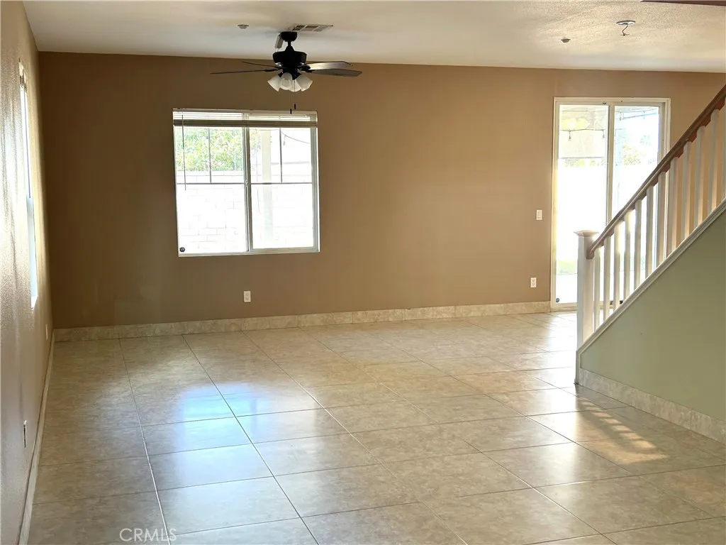 16263 Starfire Lane, Fontana, California 92336 home-pic-3