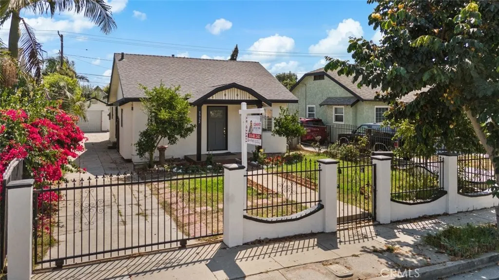 3932 W 64th Street, Inglewood, California 90302 home-pic-3