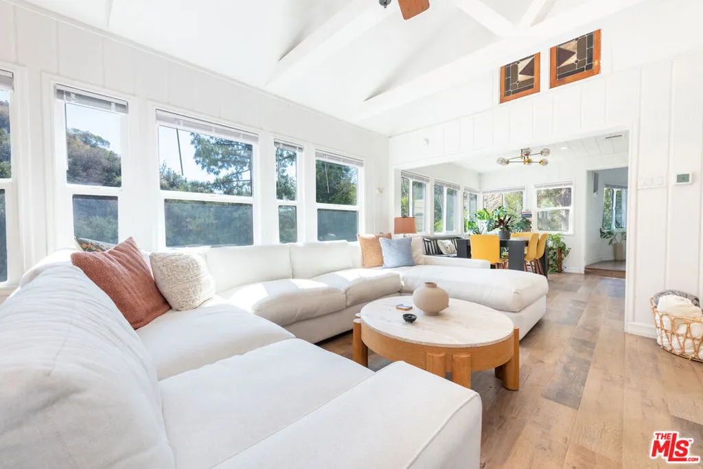 701 Country Club Drive, Burbank, California 91501 home-pic-7