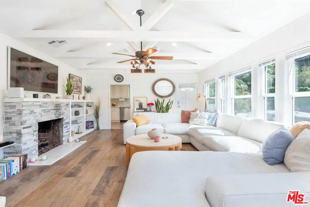 701 Country Club Drive, Burbank, California 91501 home-pic-8