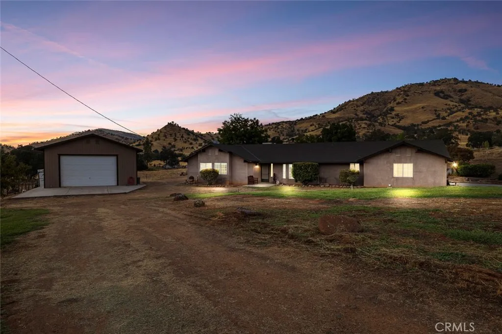 7412 Lupine Drive, Sanger, California 93657 home-pic-1