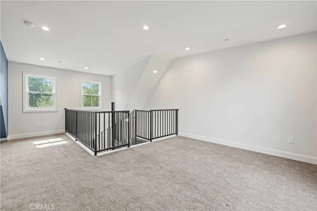 5200 Collier Place, Woodland Hills, California 91364 home-pic-39