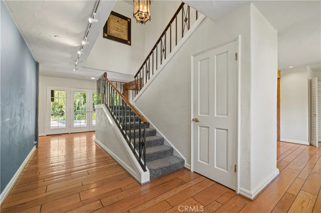 5200 Collier Place, Woodland Hills, California 91364 home-pic-57