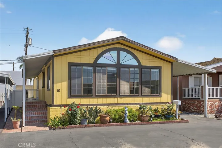 15621 Beach Blvd. #10, Westminster, California 92683