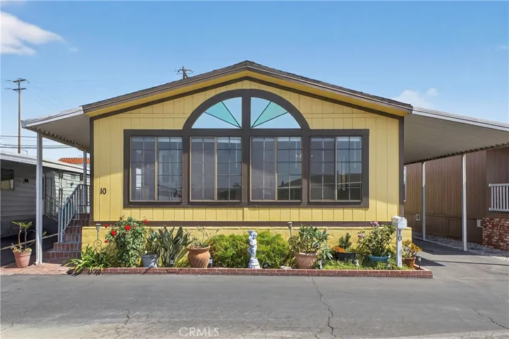 15621 Beach Blvd. #10, Westminster, California 92683