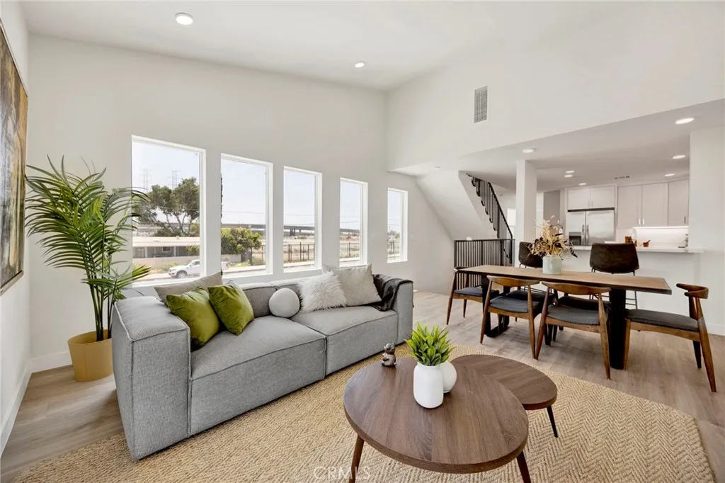 12525 W Andre Lane, Sun Valley, California 91352 home-pic-0