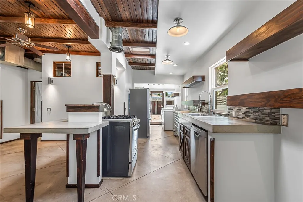 21914 Velicata, Other, California 91364 home-pic-9