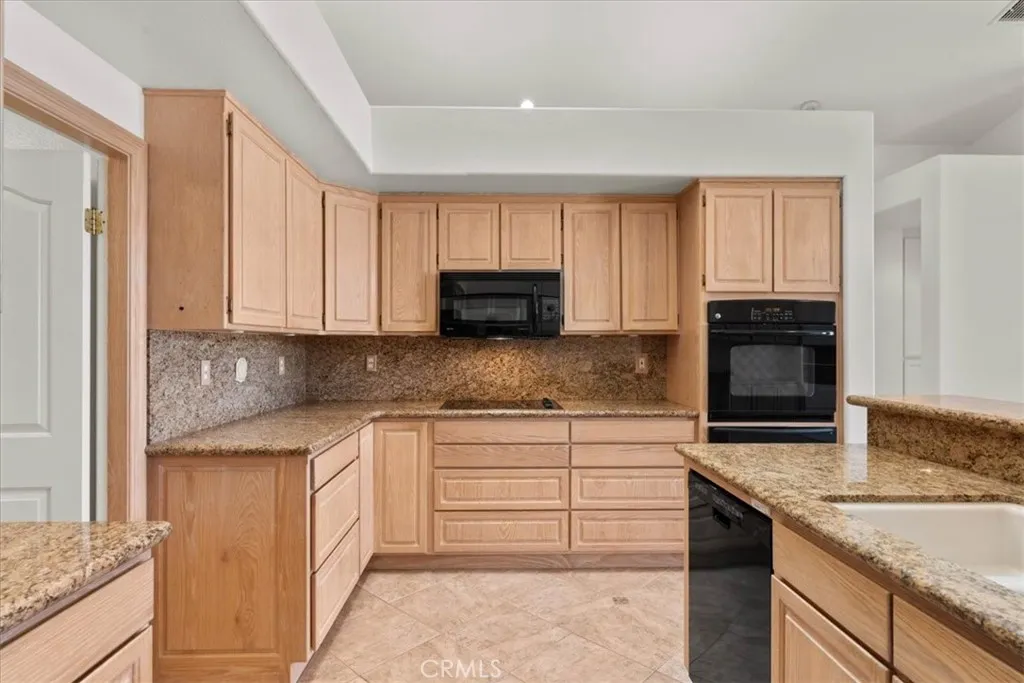 12312 Atoka Lane, Victorville, California 92392 home-pic-11