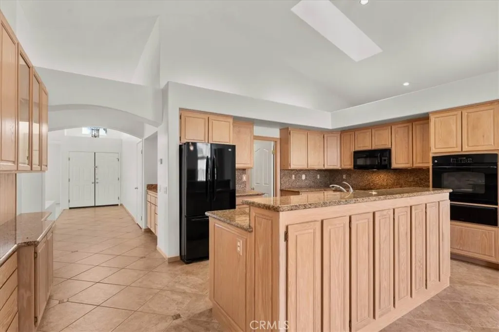 12312 Atoka Lane, Victorville, California 92392 home-pic-10