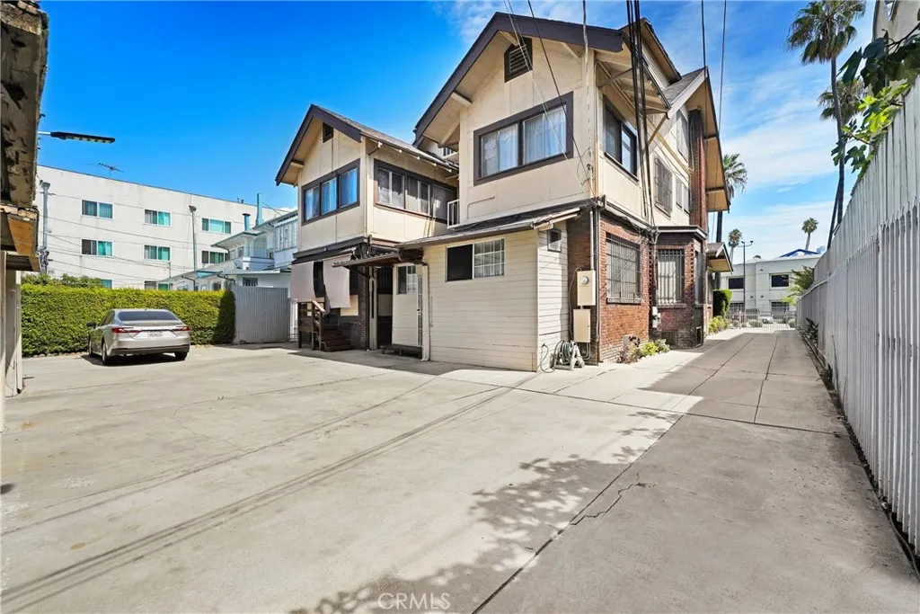 1041 Elden Ave., Los Angeles, California 90006 home-pic-15