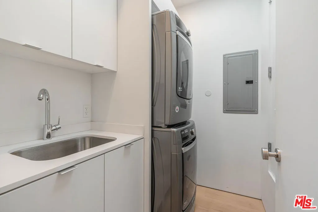 2000 Walnut Avenue, Venice, California 90291 home-pic-37