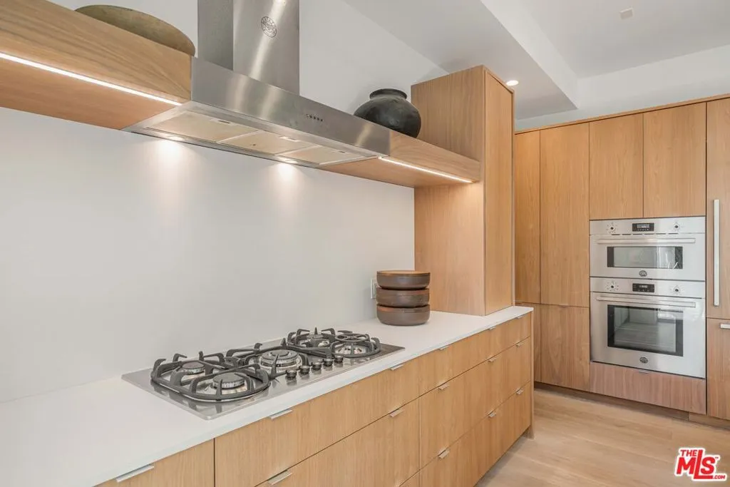 2000 Walnut Avenue, Venice, California 90291 home-pic-8