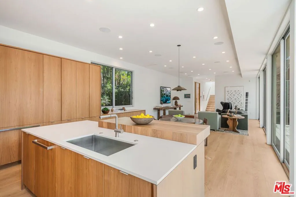 2000 Walnut Avenue, Venice, California 90291 home-pic-11